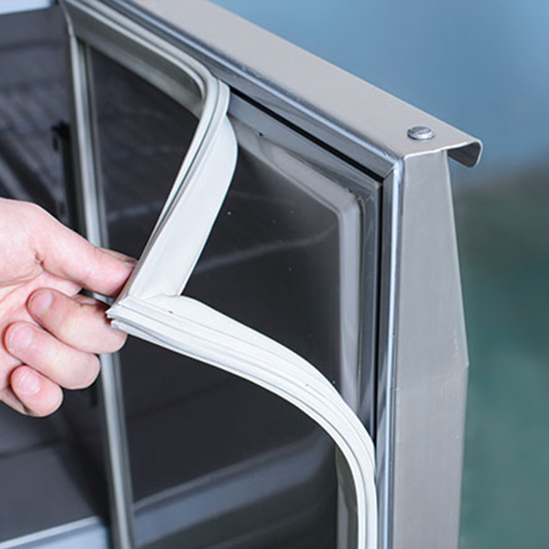 How does the refrigerated salad bar stainless steel top optimize the customer experience?