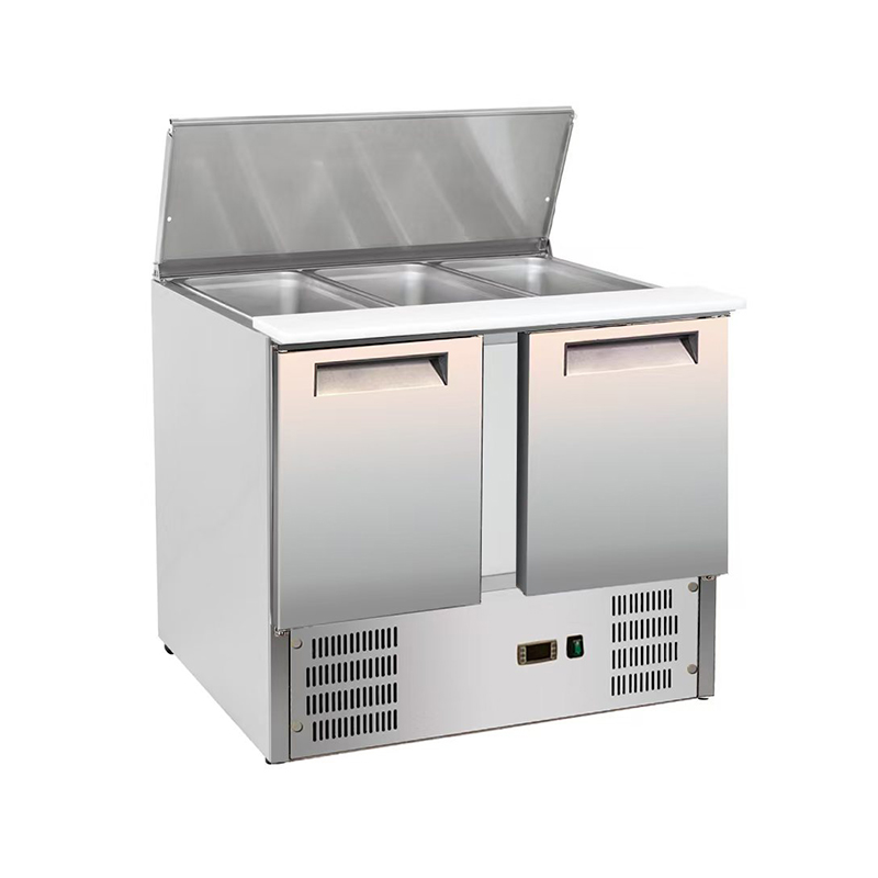 How does a stainless steel refrigerated salad bar open top keep ingredients fresh?